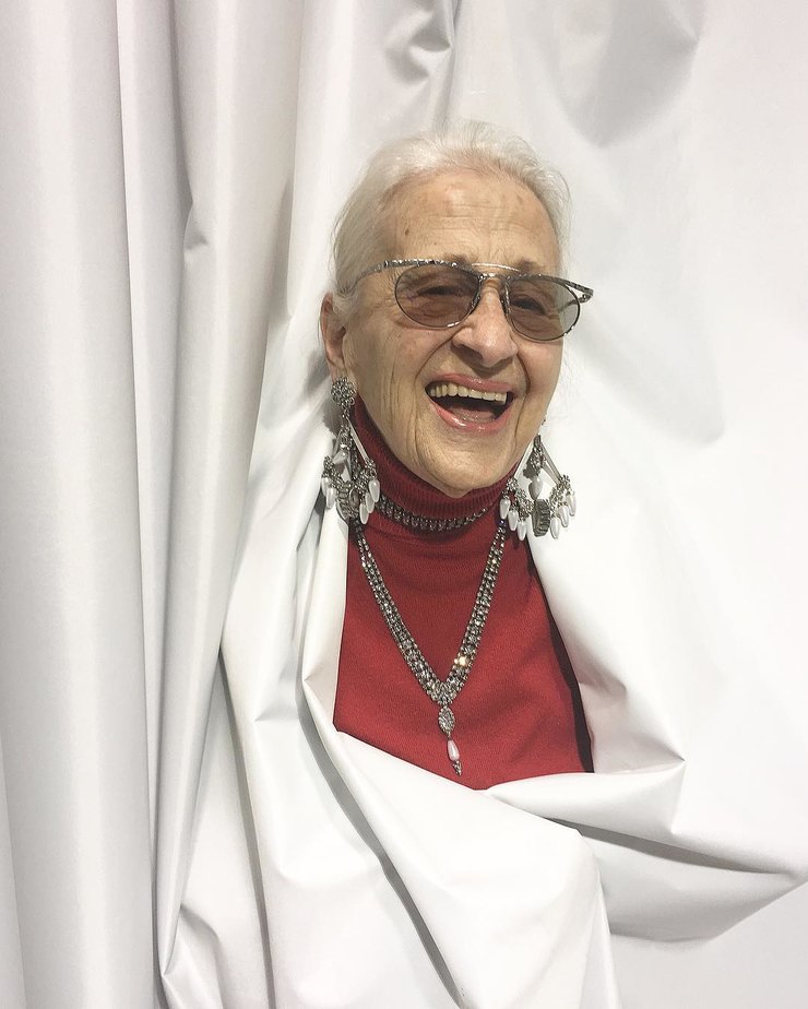 Она просто зашла погладить щенка, а перевернула все стереотипы модельного бизнеса,  став моделью в 95 лет!