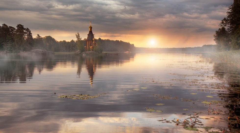 Уникальный храм Андрея Первозванного, построенный на острове-скале