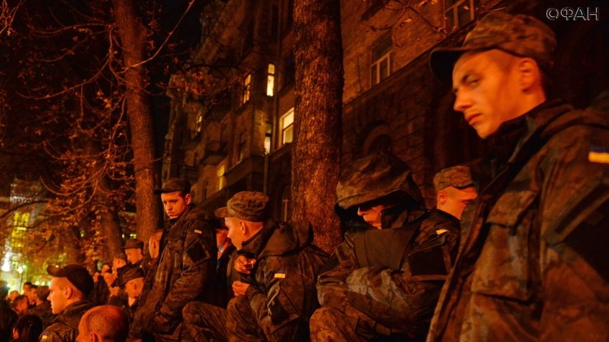 Донбасс сегодня: горе-вояки неудачно «откосили» от службы, радикалы отравили бойцов ВСУ