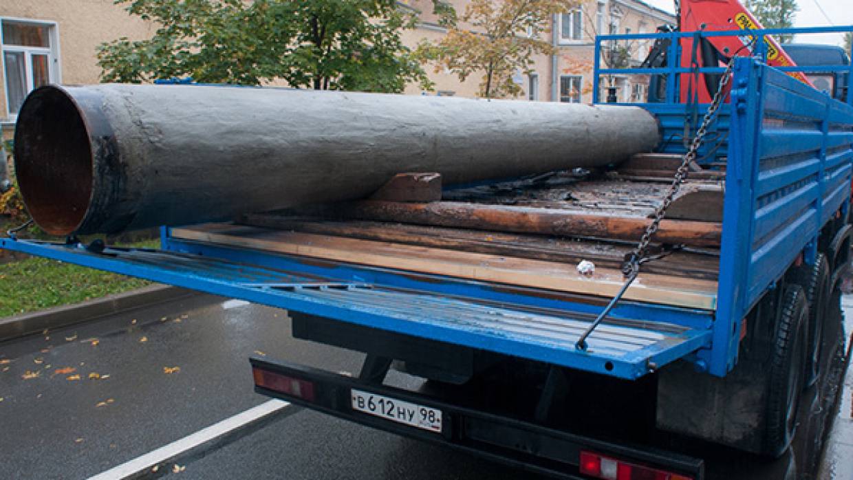 Самосвал в Коврове разрушил кузовом теплотрассу и повредил четыре автомашины