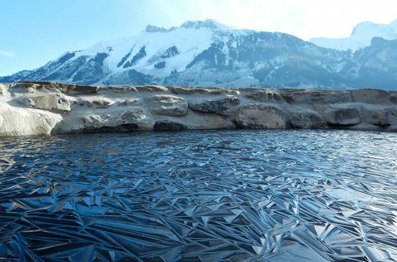 Замерзший пруд, Швейцария