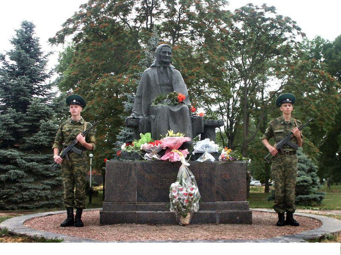 Епистиния Фёдоровна Степанова — русская женщина, девять сыновей которой погибли, защищая Родину. Великая отечественная война