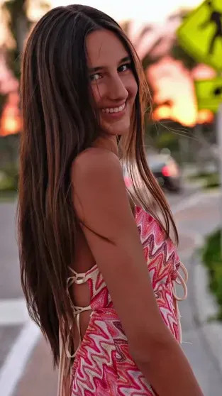 Платье с декольте и кабриолет: дочь Кристины Орбакайте отметила 14-летие в Майами ЗемцоваКлавдия, Орбакайте, Земцова, Клавдии, Кристины, бизнесмена, дочери, также, родителямиКлавдия, живёт, мужем, Единственной, учится, обычной, свободно, американской, школе, рассказывала, говорит, языках