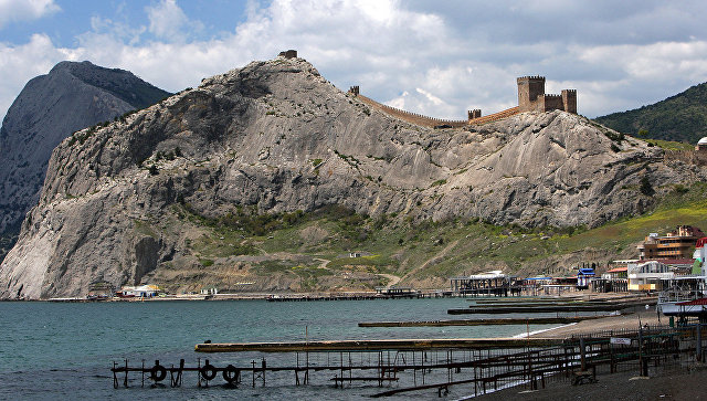 Вид на Генуэзскую крепость в городе Судак. Архивное фото
