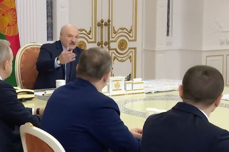 «Давайте сядем и решим свою судьбу навсегда». Лукашенко призвал Москву и Киев провести переговоры