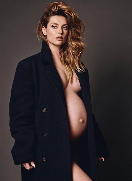 Александра Савельева поделилась новым фото, сделанным во время беременности, в честь первого дня рождения сына Александра Савельева поделилась новым фото, сделанным во время беременности, в честь первого дня рождения сына Дети,Дети знаменитостей