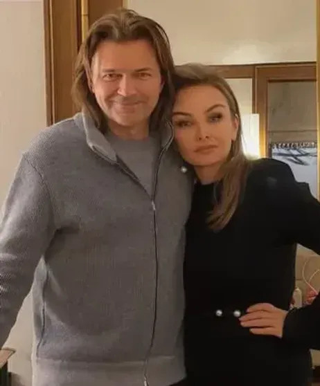 Стеша Маликова показала фото с родителями Маликова, Стеша, супруга, Маликов, певца, Елена, МаликоваСтеша, МаликоваДмитрий, когда, стесняется, 26летняя, делать, окончившая, МГИМО, развивает, бренд, замечанияСтаршая, обидчивости, критику, любит