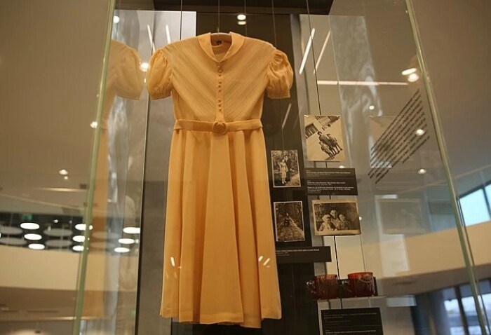 Даже свадебное платье Наины Ельциной было сдержанным. Сегодня - музейный экспонат. 