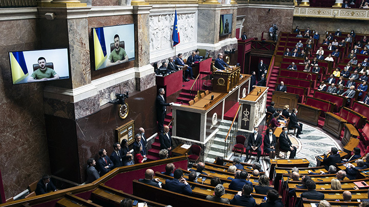 ЗЕЛЕНСКИЙ ПО-ПРЕЖНЕМУ ВЫСТУПАЕТ НА КОРПОРАТИВАХ: ЧЕМ И ЧТО ЗАРАБАТЫВАЕТ