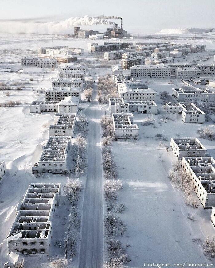 Воркута - самый холодный город Европы. Зимой температура опускается до -52