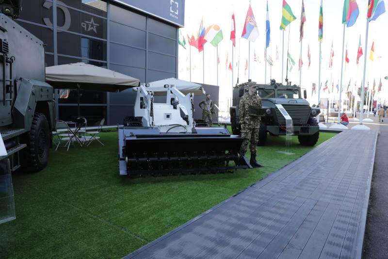 Машина гуманитарного разминирования МГР-4 «Шмель» оружие