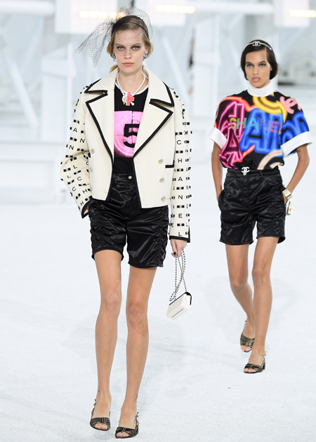Лили-Роуз Депп, Ванесса Паради, Марион Котийяр и другие гости показа Chanel в Париже Мода,Новости моды