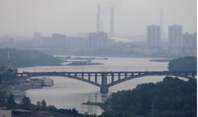 Haze enshrouds the Siberian city of Krasnoyarsk, Russia August 18, 2019. REUTERS/Ilya Naymushin