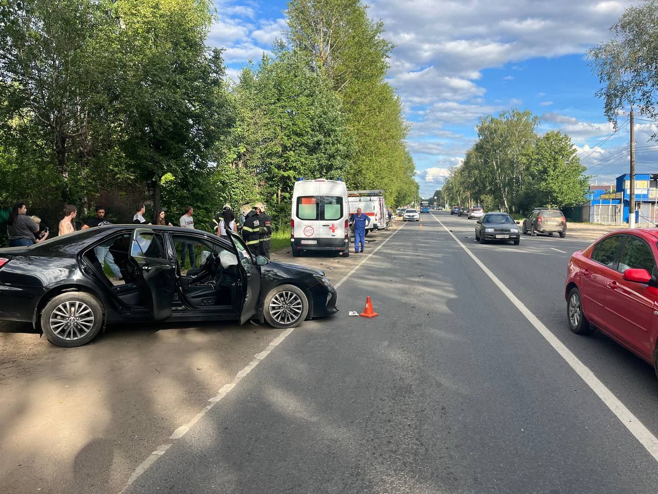 В Твери водителя иномарки госпитализировали после лобового столкновения