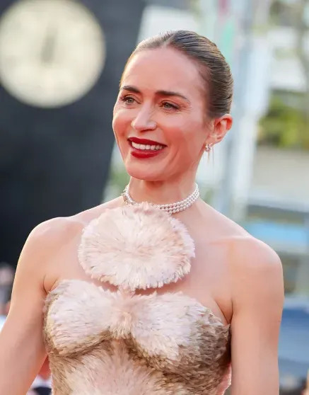 Леди Гага, Мэрил Стрип, Энн Хэтэуэй, Эмили Блант и Анна Винтур посетили премьеру фильма 