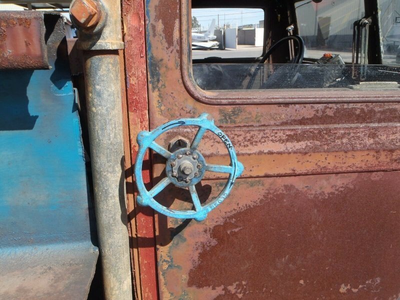 Сумасшедший рэт-род с дизельным двигателем на базе школьного автобуса Сумасшедший рэт-род с дизельным двигателем на базе школьного автобуса