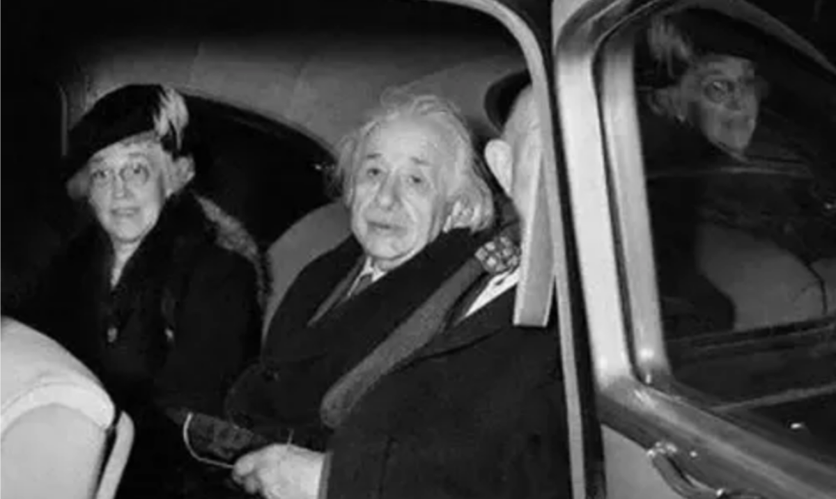 История фотографии эйнштейна с высунутым языком