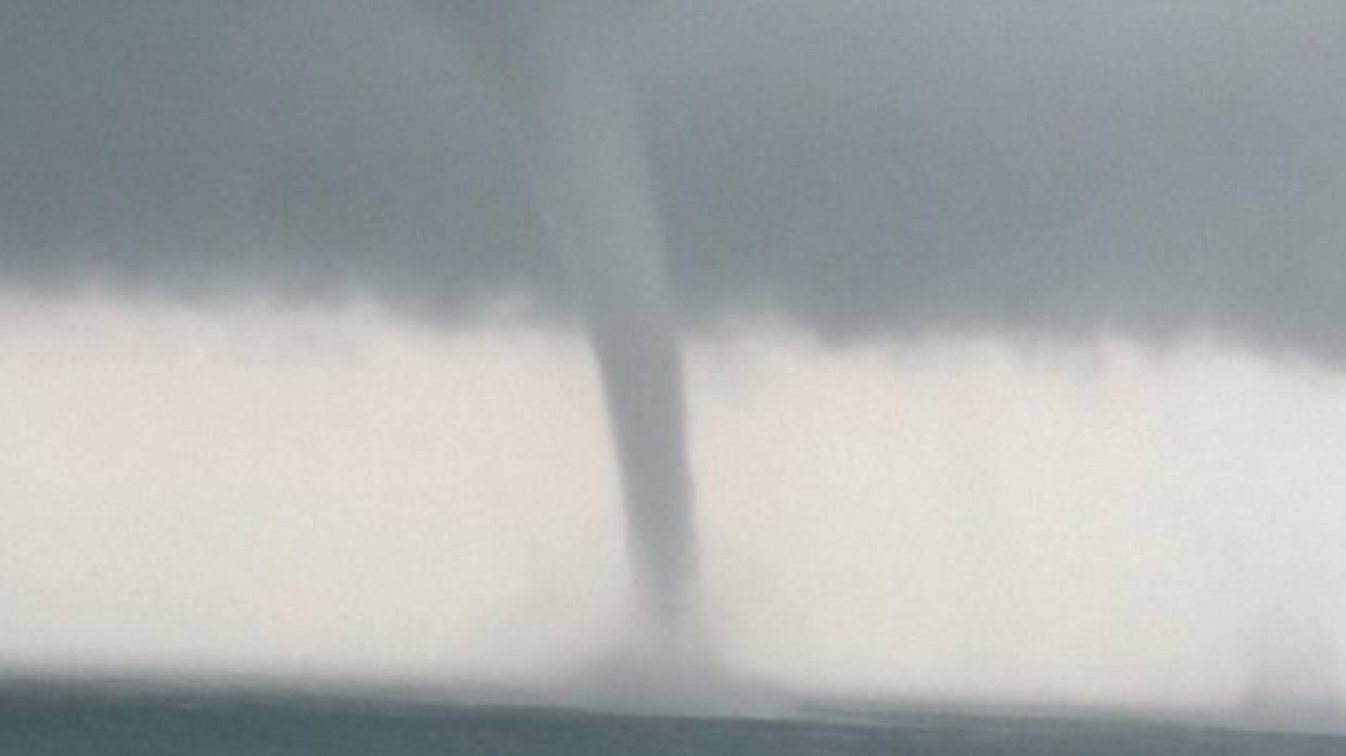 Очевидцы засняли надвигающийся на аэропорт Ванкувера смерч