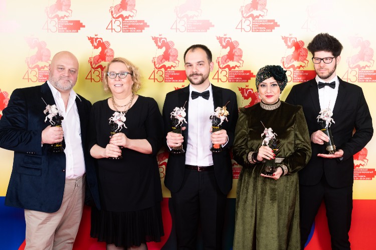 Светлана Иванова, Милош Бикович, Александр Петров и другие на церемонии закрытия ММКФ-2021 Светлана Иванова, Милош Бикович, Александр Петров и другие на церемонии закрытия ММКФ-2021 Звезды,Красная дорожка