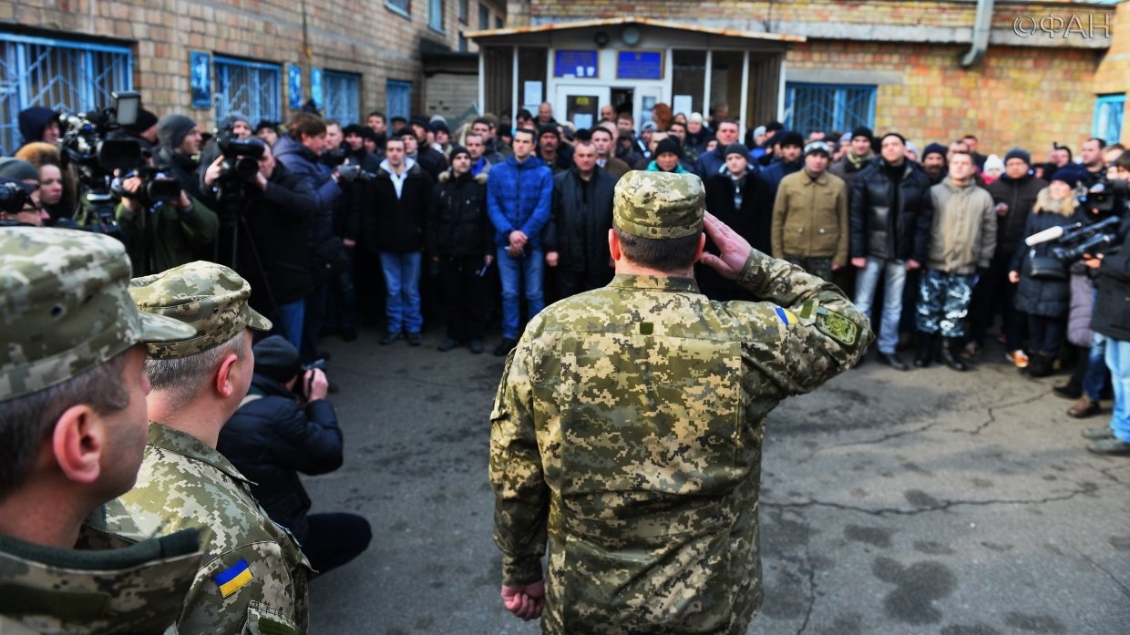 На Украине на призывников-уклонистов охотятся бывшие атошники и полицейский спецназ