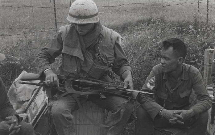 Почему американцы во Вьетнаме мечтали заполучить трофейный «калаш» 