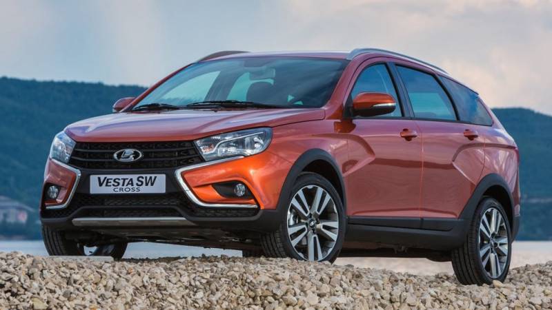 Lada Vesta третий месяц подряд сохраняет лидерство на российском рынке