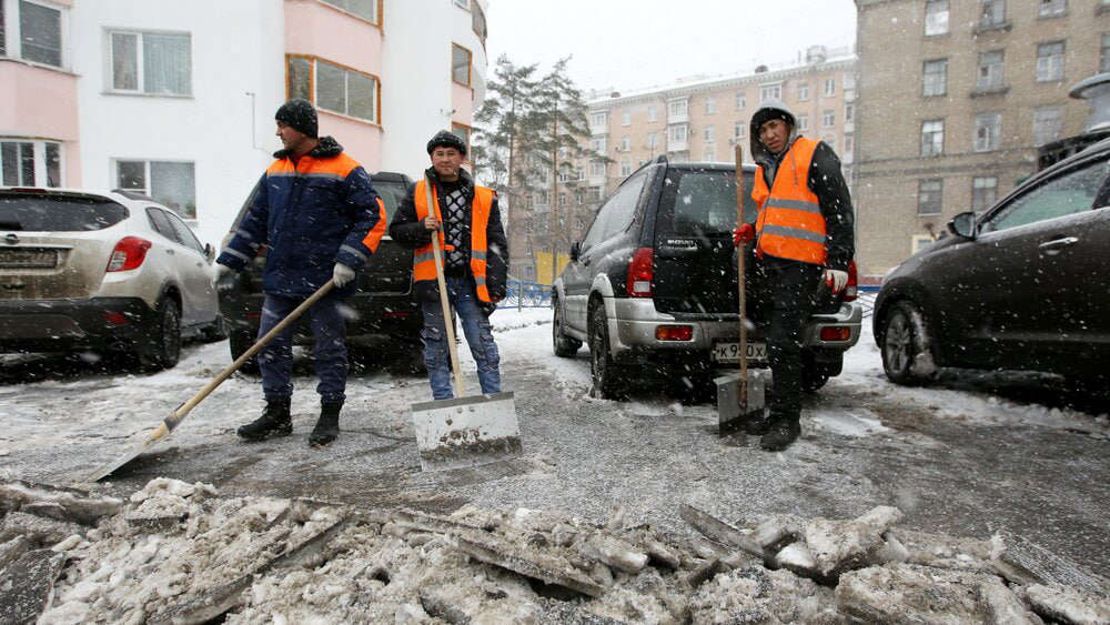 МВД: интенсивность потока мигрантов вернулась к допандемийным значениям в России Общество