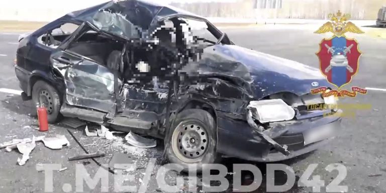 Один человек погиб в ДТП с фурой на трассе в Кузбассе