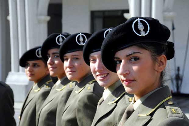 8_Donne-scuola-militare-Milano