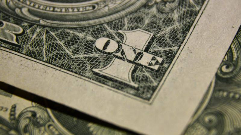 Экономист Bank of America Осаковский ожидает падения доллара до 68 рублей к концу 2022 года