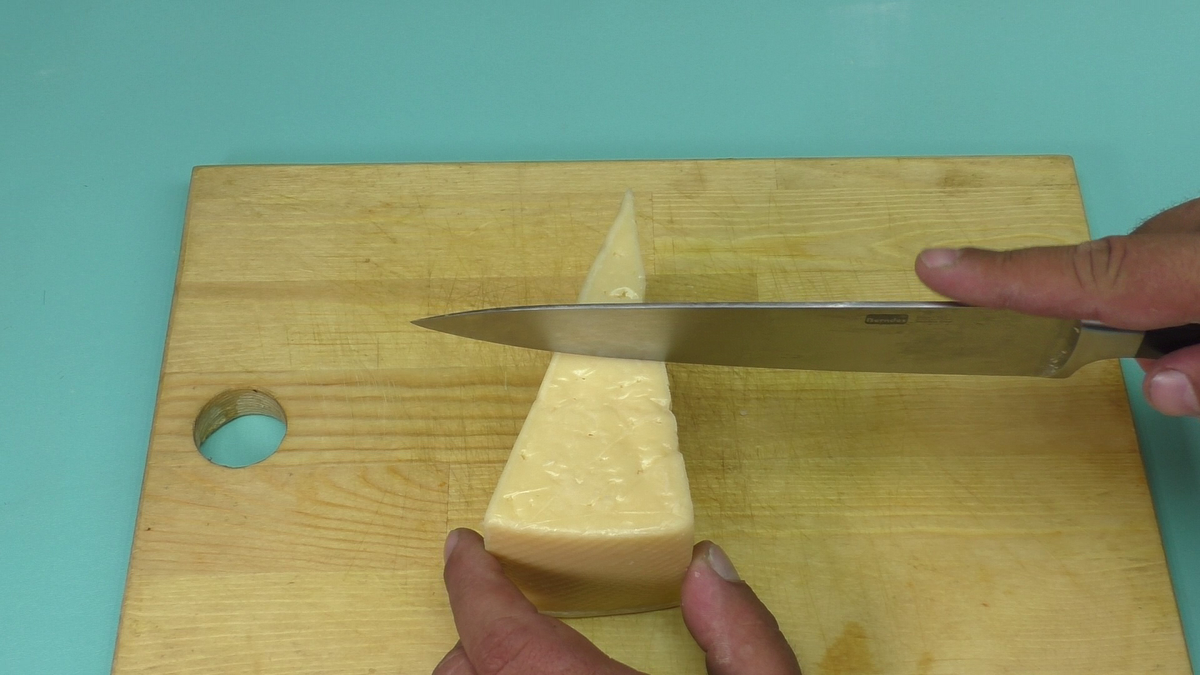 Турецкий повар показал, как правильно нарезать сыр готовим дома,лайфхаки