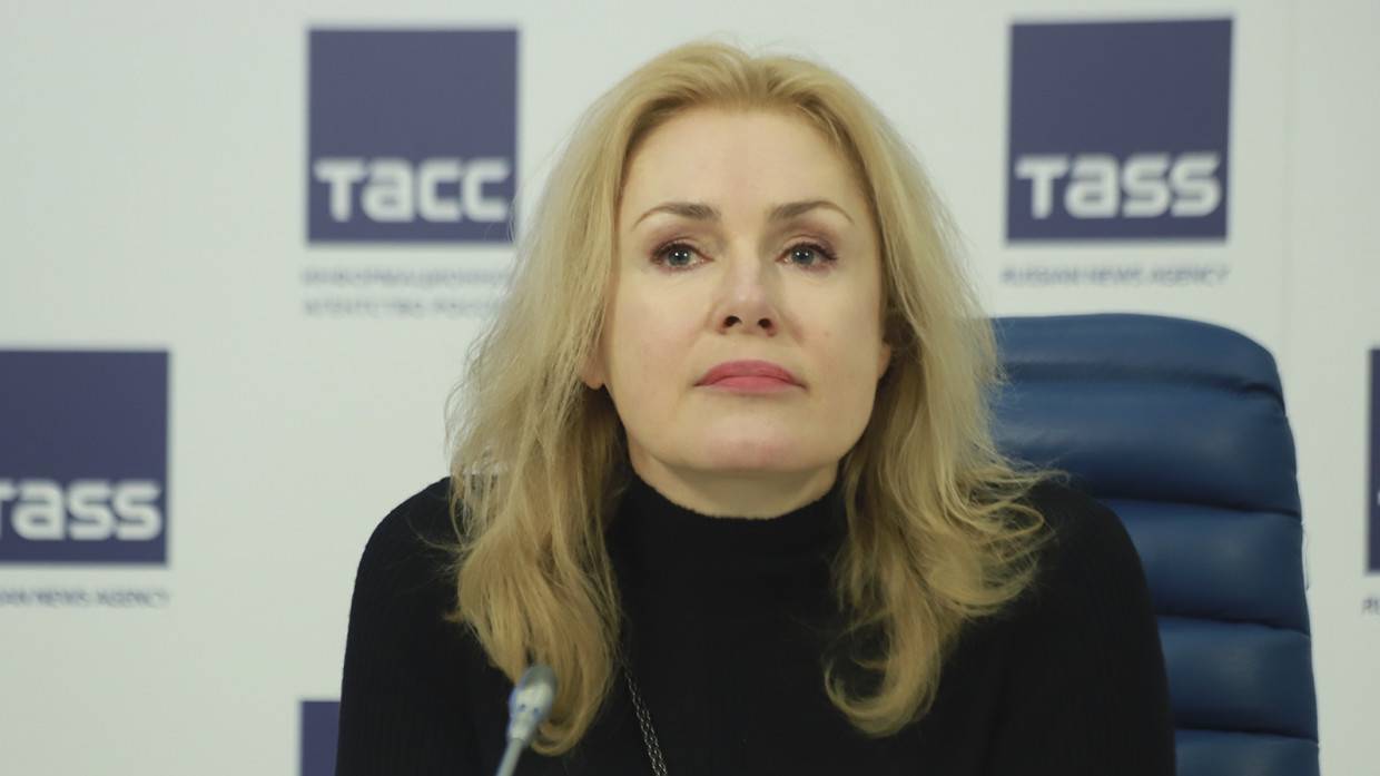 Актриса Мария Шукшина почтила память Леонида Куравлева