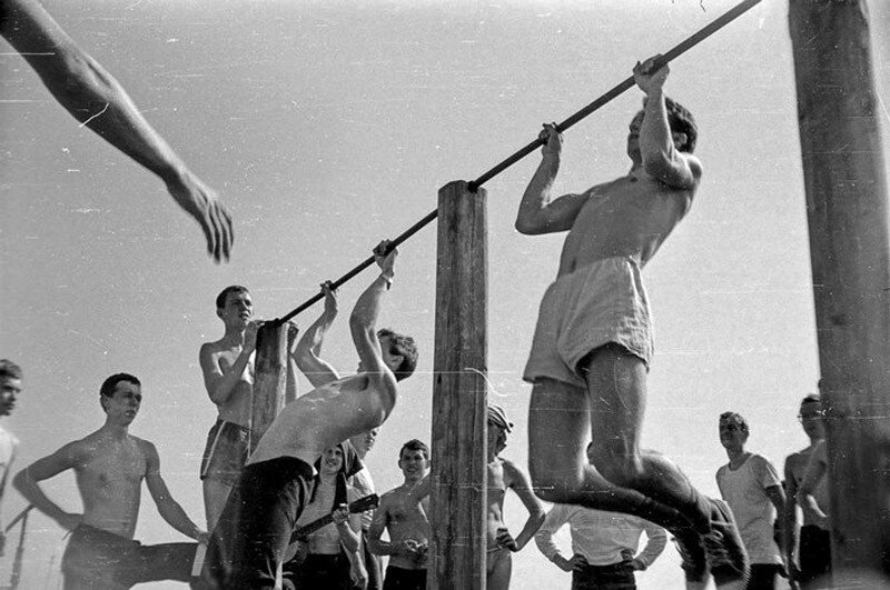 Как отдыхали мужчины в советские времена Как отдыхали мужчины в советские времена
