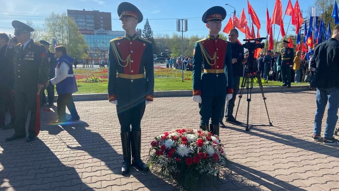 Церемония возложения цветов к Мемориалу Славы состоялась в Барнауле