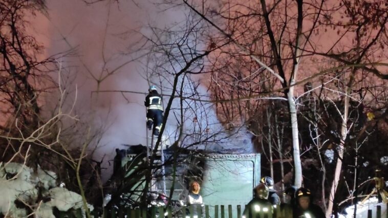 В Новой Москве сгорел двухэтажный дом, три человека погибли