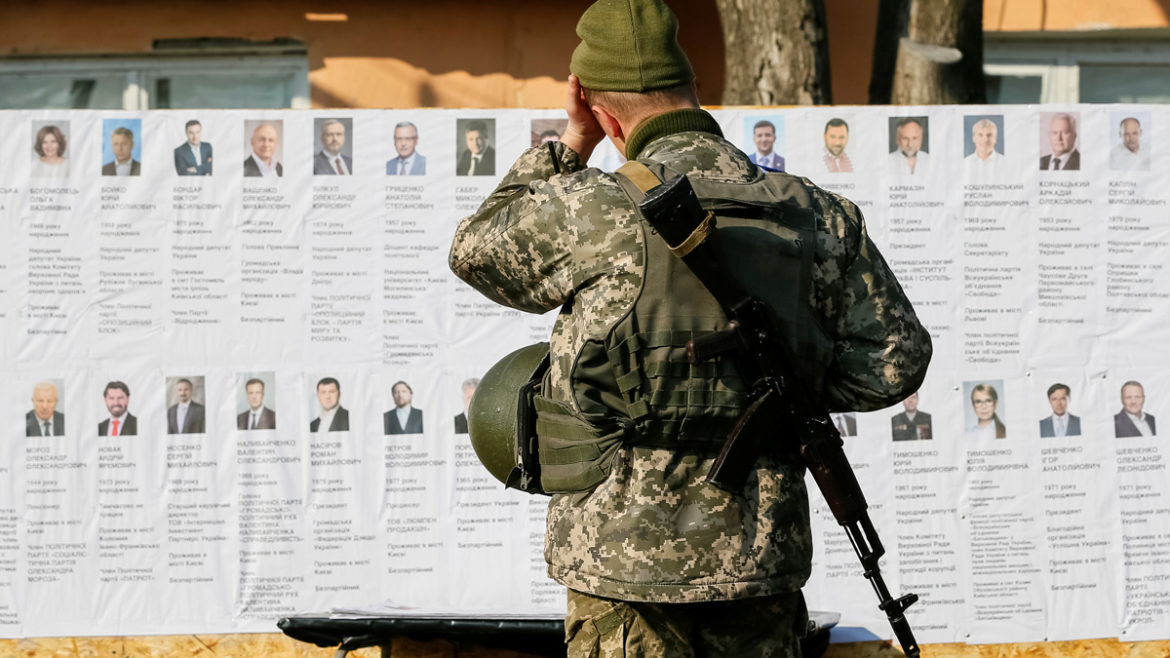 Украинский пропагандист в шоке: ВСУ на Донбассе проголосовали против Порошенко новости,события,общество
