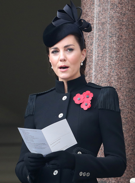 Королева Елизавета II, Кейт Миддлтон, принц Уильям и другие на поминальной службе у Кенотафа Королева Елизавета II, Кейт Миддлтон, принц Уильям и другие на поминальной службе у Кенотафа Монархи,Британские монархи