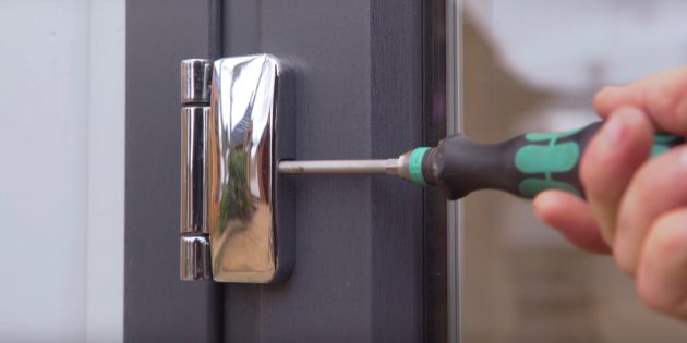 Как отрегулировать пластиковые двери: сделайте один оборот против часовой стрелки
