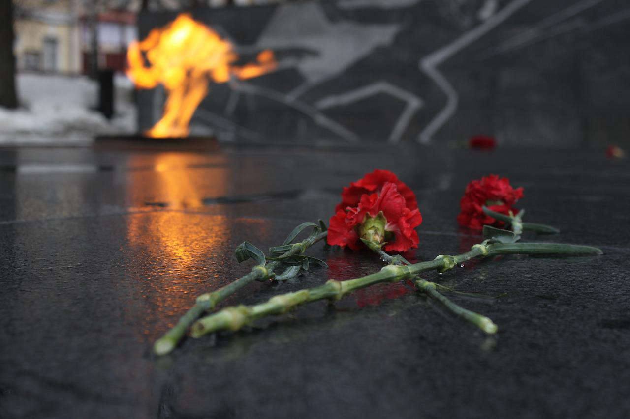 Коммунальщики украинского Дрогобыча начали демонтаж мемориала «Вечный огонь» Общество,Украина
