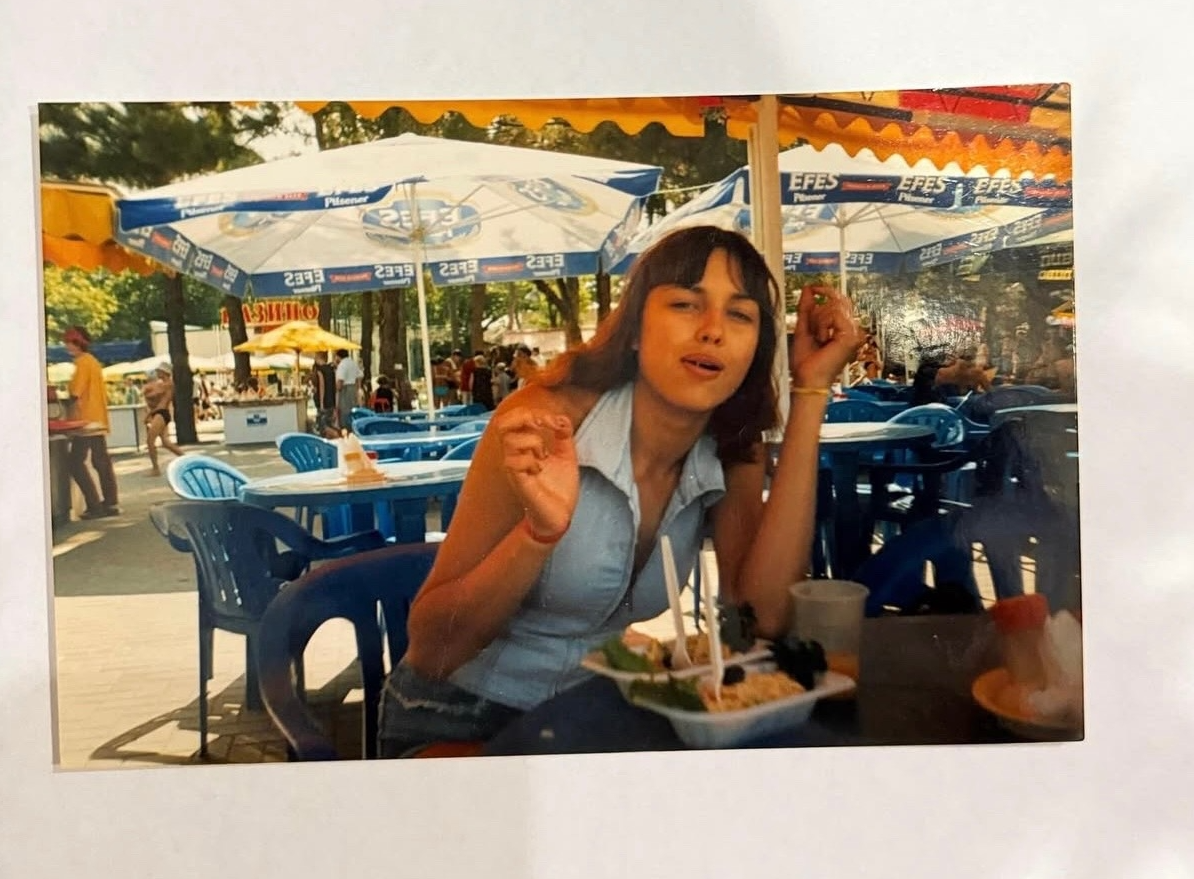 Где вы учили «славянский взгляд», она преподавала: Ирина Шейк в 90-е — редкие кадры челябинской юности супермодели Ирины, Шейкфотосоцсети, Ирина, время, также, родилась, модель, ковра, Татьяной, области, Челябинской, Еманжелинске, городе, отметила, несколько, Брэдли, сестрой, юности, звезды, тогда