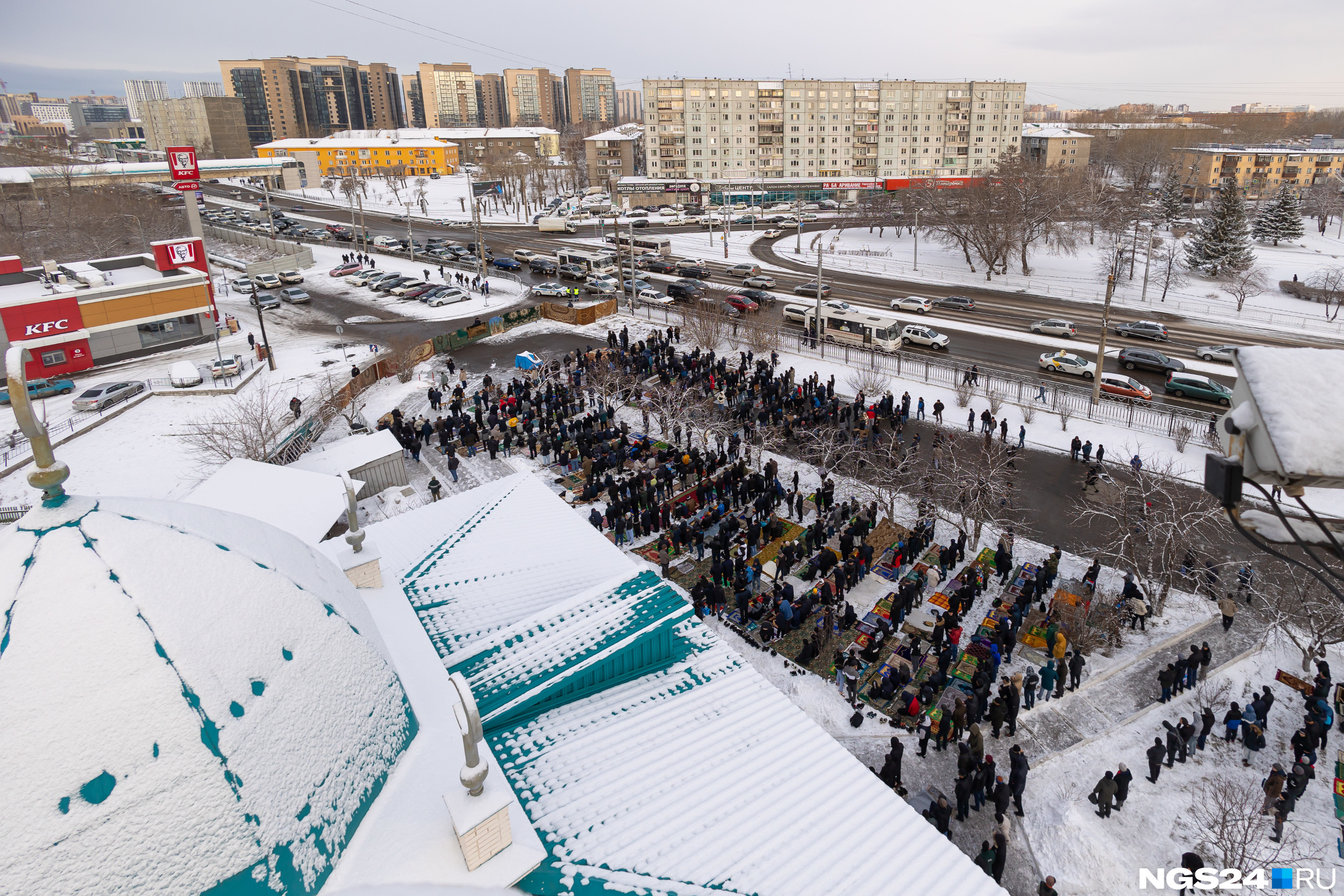 Красноярск байрам. Мечеть в Красноярске. Ураза байрам Красноярск. Красноярск 2023 фото. Соборная мечеть.