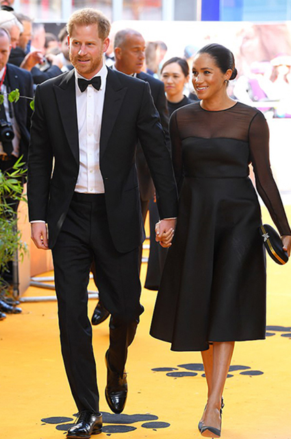 Принц Гарри и Меган Маркл поделились новыми фото из поездки в Африку Принц Гарри и Меган Маркл поделились новыми фото из поездки в Африку Монархии