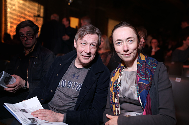 Михаил Ефремов обратился к семье погибшего по его вине в ДТП Сергея Захарова: "Предал я всех, простите" Михаил Ефремов обратился к семье погибшего по его вине в ДТП Сергея Захарова: "Предал я всех, простите" Новости