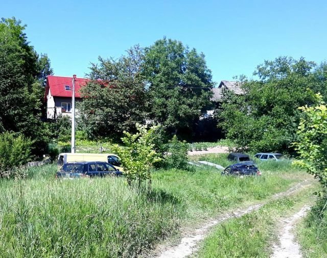 Польское село превратилось в свалку брошенных автомобилей Польское село превратилось в свалку брошенных автомобилей авто, свалка, факты