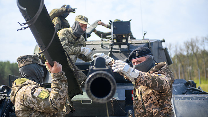 БОЯТСЯ СВОИХ УЧЕНИКОВ: НЕМЦЫ ГОТОВЯТ ВСУ ПО ЛЕКАЛАМ СС