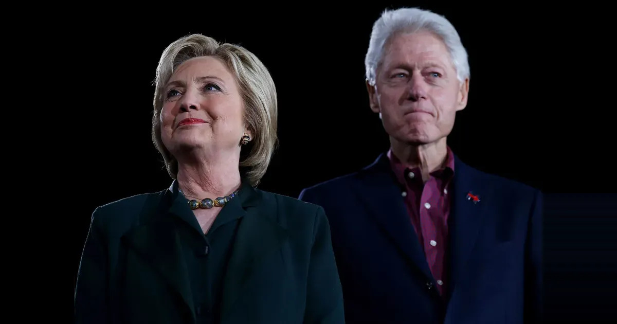 Хиллари Клинтон дала показания о связях их семьи с миллиардером-педофилом Джеффри Эпштейном Хиллари Клинтон дала показания о связях их семьи с миллиардером-педофилом Джеффри Эпштейном david dee delgado,justin sullivan,nbc news,spencer platt,вильям клинтон,Джеффри Эпштейн,Дональд Трамп,Илон Маск,принц эндрю,Хиллари Клинтон