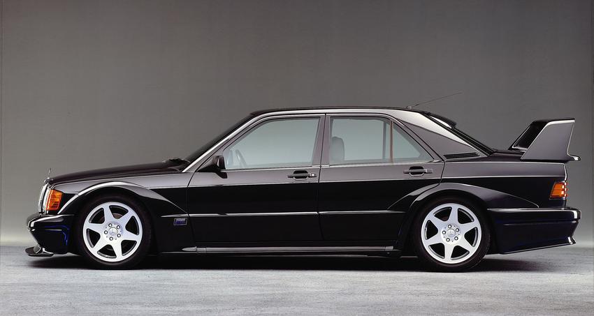 Mercedes Evo II исполнилось 30 лет. Взгляните на легендарный спорткар, победивший BMW M3 против, спортседан, MercedesBenz, вечно, первой, эволюции, развивал, кузова, жесткость, увеличена, эпохи, своей, впечатляющие, двигатель, объемом, 17дюймовые, Четырехцилиндровый, ограничивались, особенности, аэродинамикой