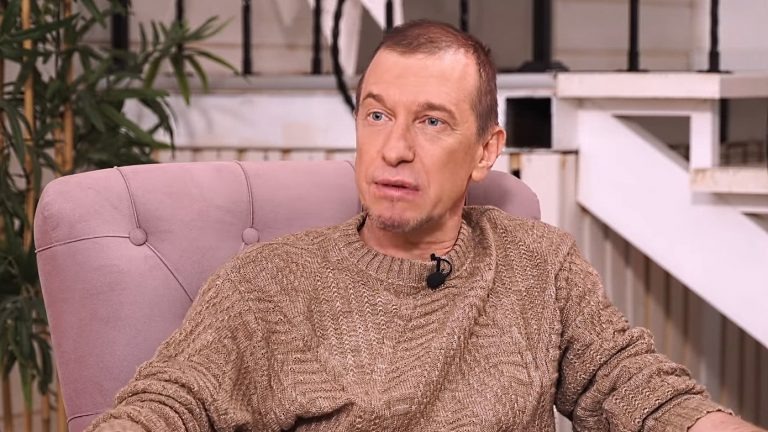 Сергей Соседов назвал лицемерием высказывания звезд просто, денег, довольно, артистов, музыкальном, семью, Сергей упомянул, частности, лицемериеВ, много, жалобы, супруги, потерять, резко, могли, они не, Примадонны считая, сколотить, успели, что Гарри