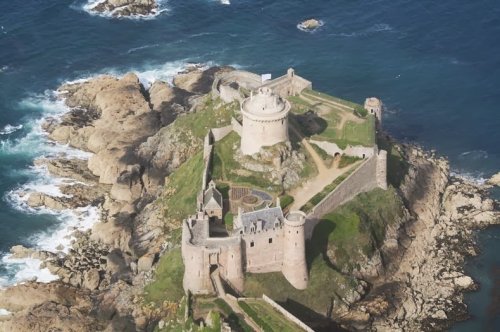 7 Потрясающих крепостей на побережье Франции достопримечательности,крепости,Франция