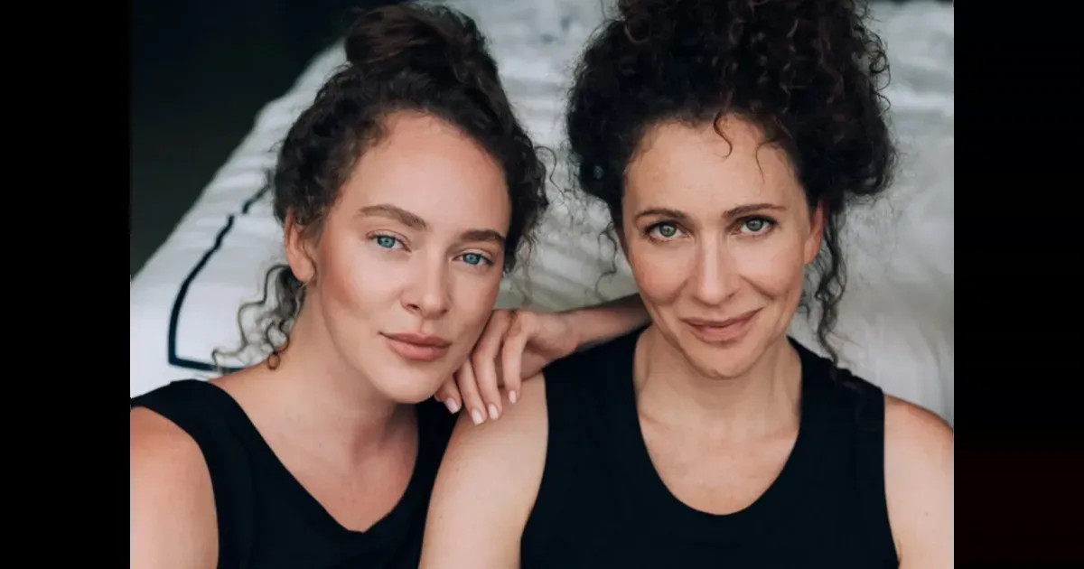 Ксения Раппопорт показала детские фото дочери Аглаи Тарасовой в честь её 32-летия